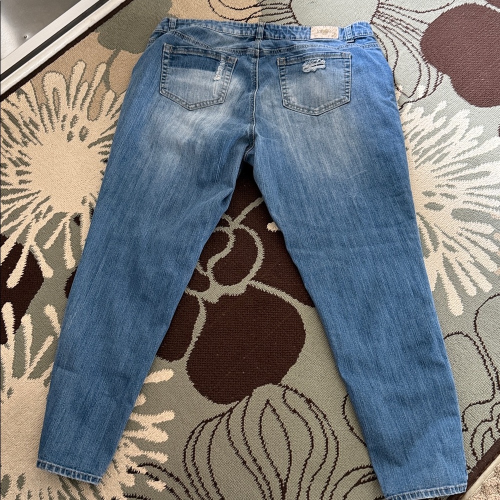Casual Distressed Boyfriend Jeans in Blue - Picture 4 of 6